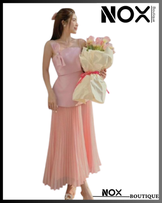 set áo croptop và chân váy xếp ly dài