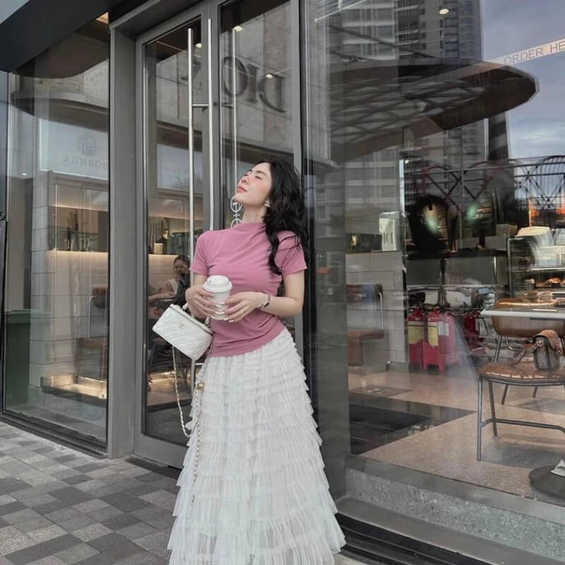 Chân váy 3 tầng dài mặc với áo gì? 2025 1 chân váy 3 tầng dài mặc với áo gì