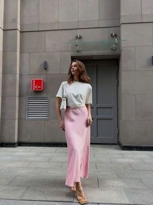 chân váy lụa mặc với gì 