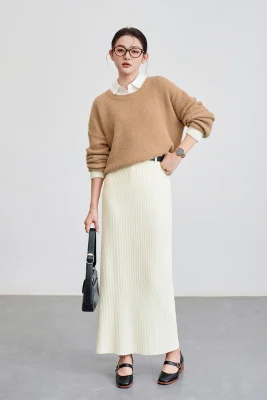 chân váy trắng kết hợp áo gì